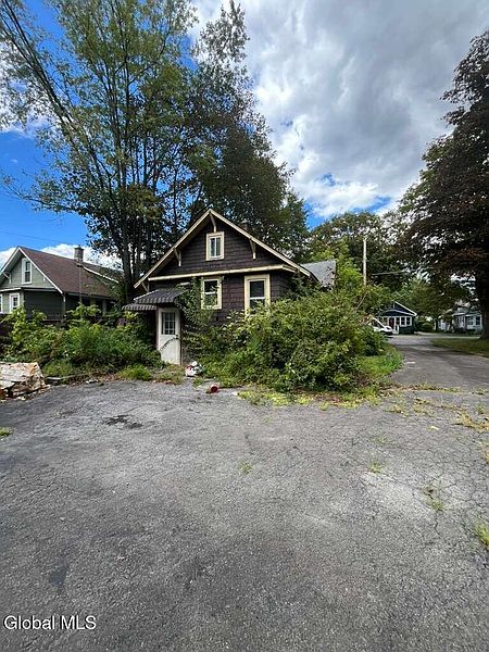 3rd image of 527 Charles Street