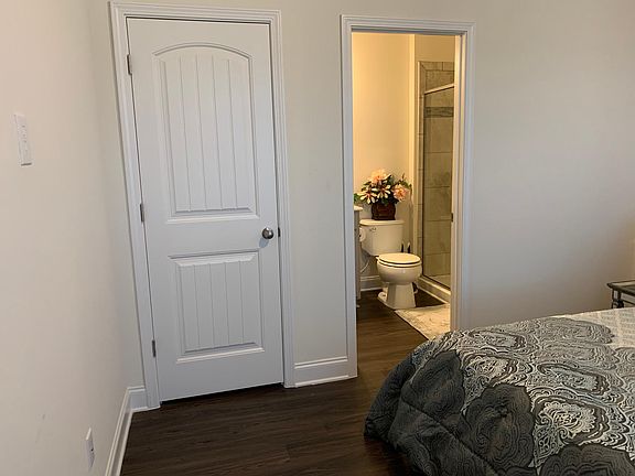 5th image of 14 Ross Farm Ln