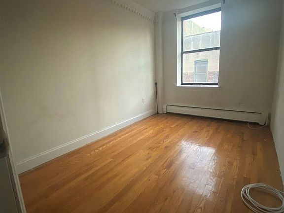 4th image of 235 E 13th St #6E