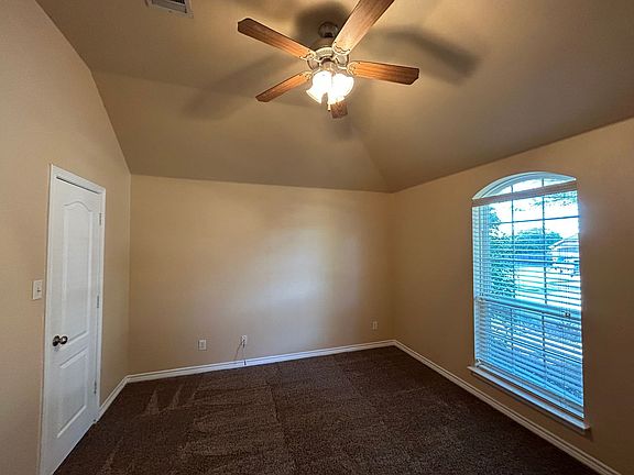 3rd image of 304 Hidden Lake Ct
