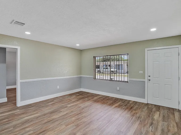 2145 NW 100th St — Photo 13