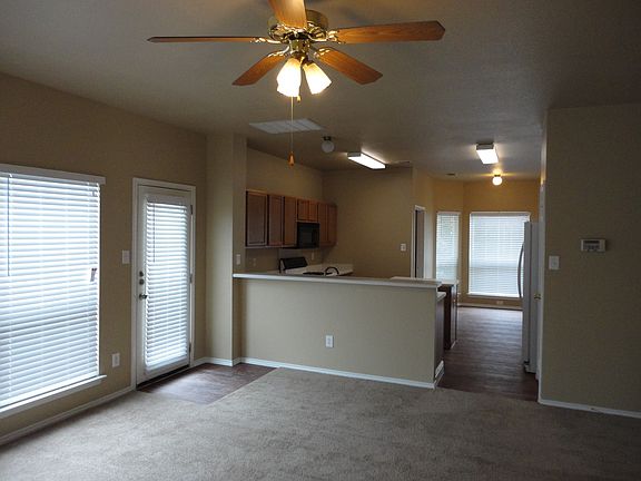 5th image of 1114 Black Locust Dr