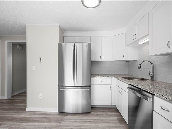 3rd image of 270 Sunderland Rd APT 65