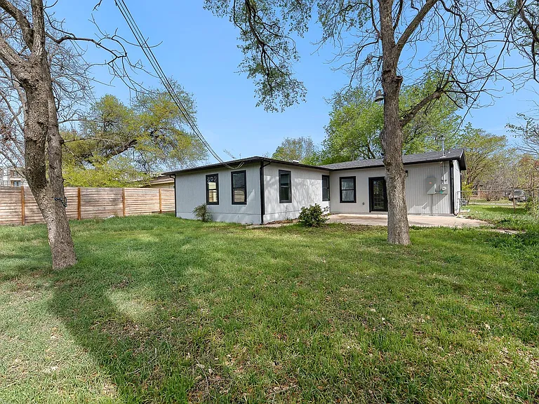 1307 Yorkshire Dr — Photo 38