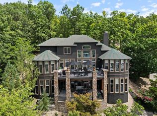 626 Grand Cove Rd, Sunrise Beach, MO 65079