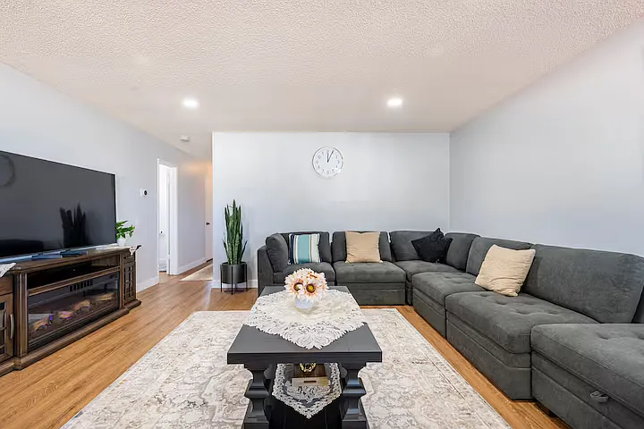 3196 Crescent Ave — Photo 3