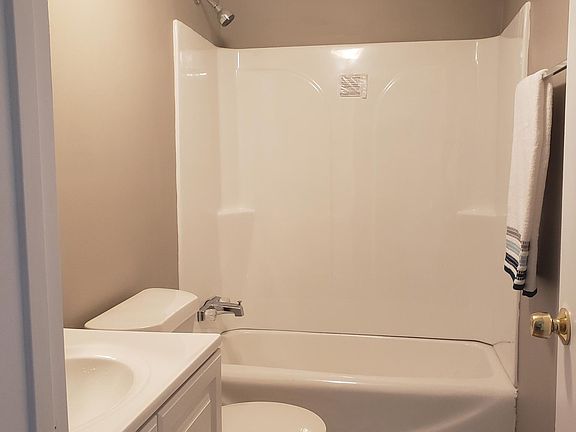 3rd image of 100 Archdale Dr #17