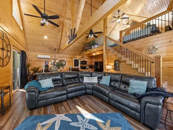 17 Timber Valley Dr, Linn Valley, KS 66040