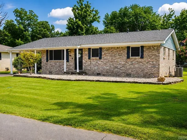 417 W 9th St, Lonoke, AR 72086
