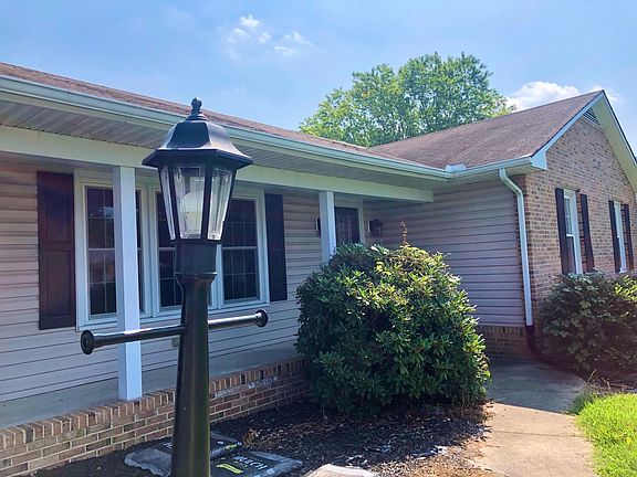 3rd image of 319 Holly St