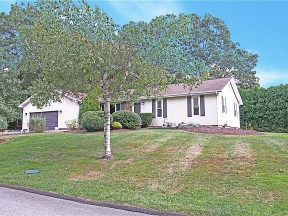 3rd image of 163 Holly Cir
