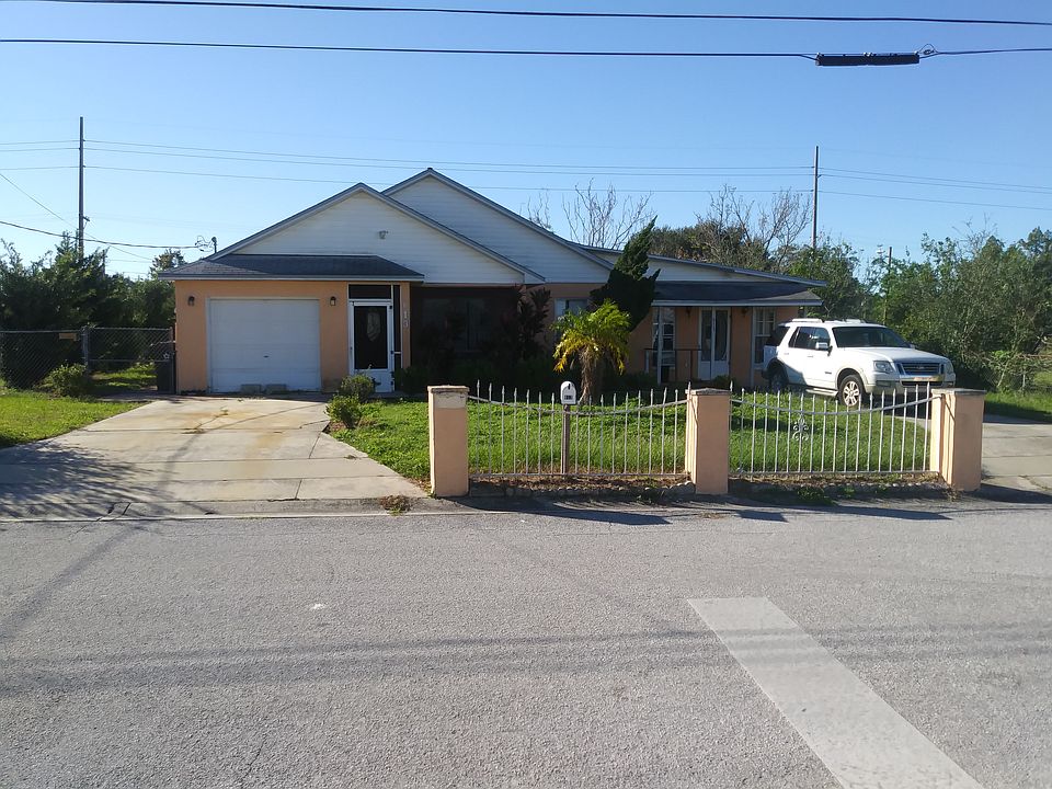 1st image of 613 SE 2nd St