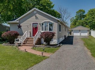 19 Terrace View Rd, Farmingdale, NY 11735