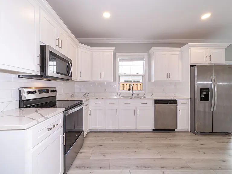 290 Cedar St — Photo 1