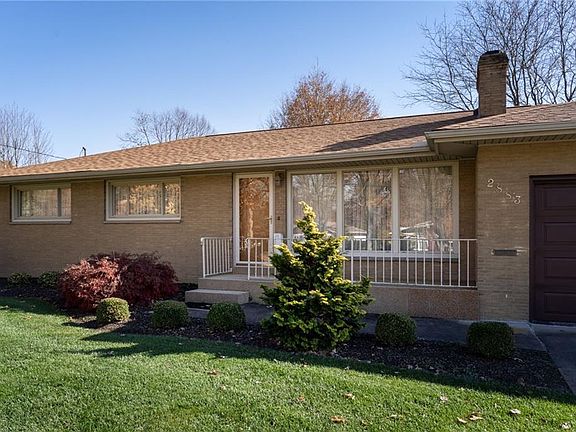3rd image of 2883 Algonquin Dr