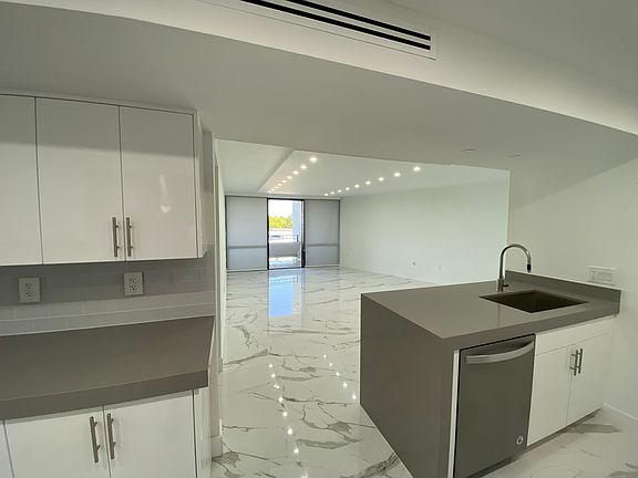 5th image of 13951 Kendale Lakes Cir #301A