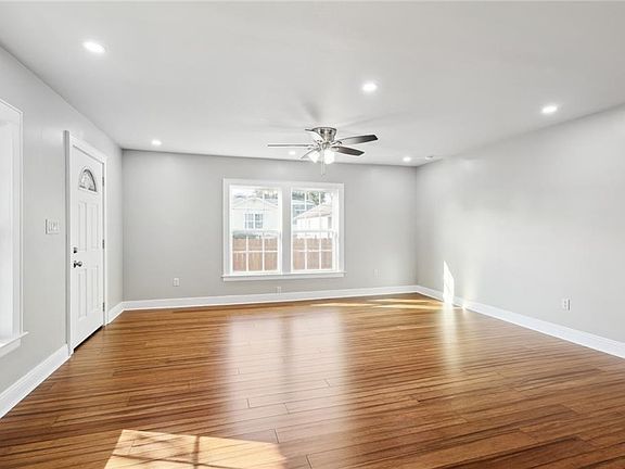3rd image of 5902 Lafaye St