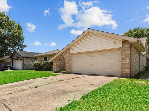 3rd image of 1323 Castle Glen Dr