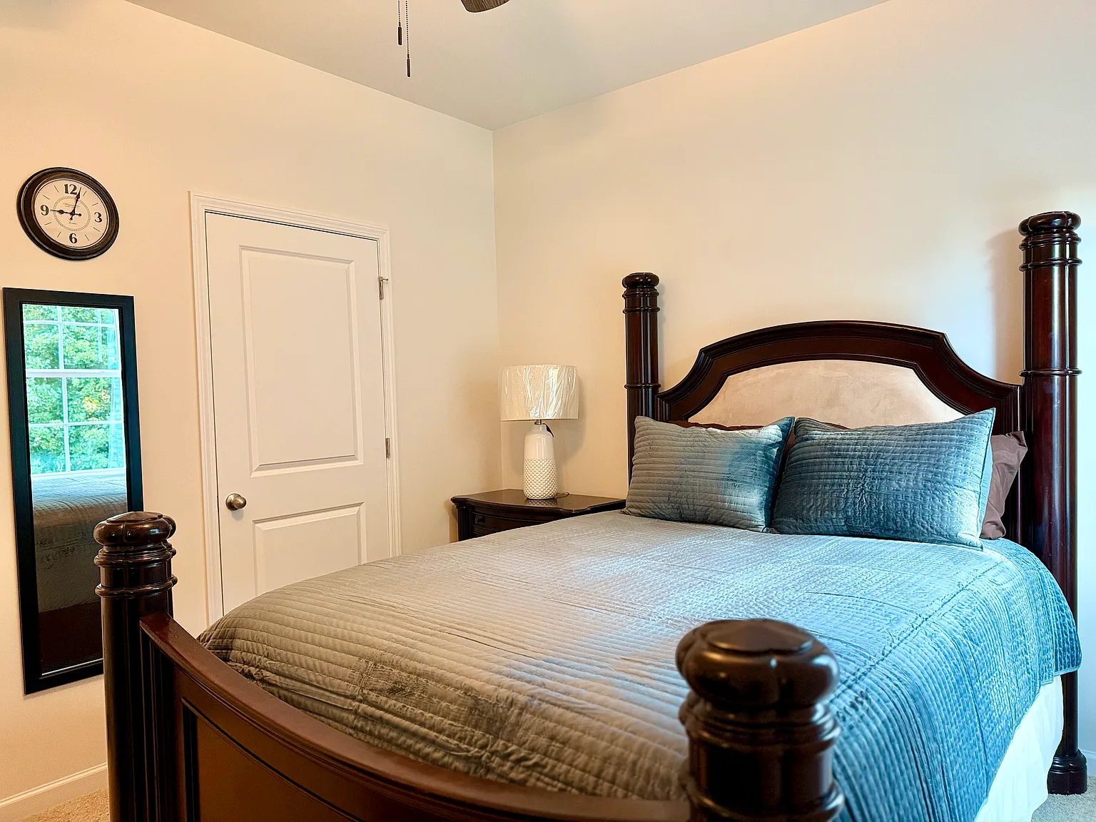 5 bed, 2511 sqft, $700 — Photo 3