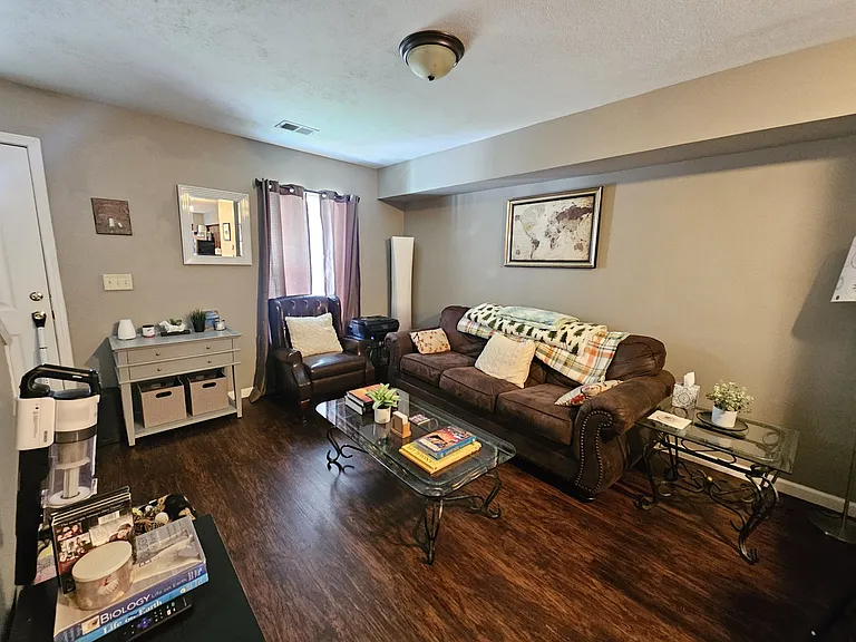 312 W Monroe St #4 — Photo 3
