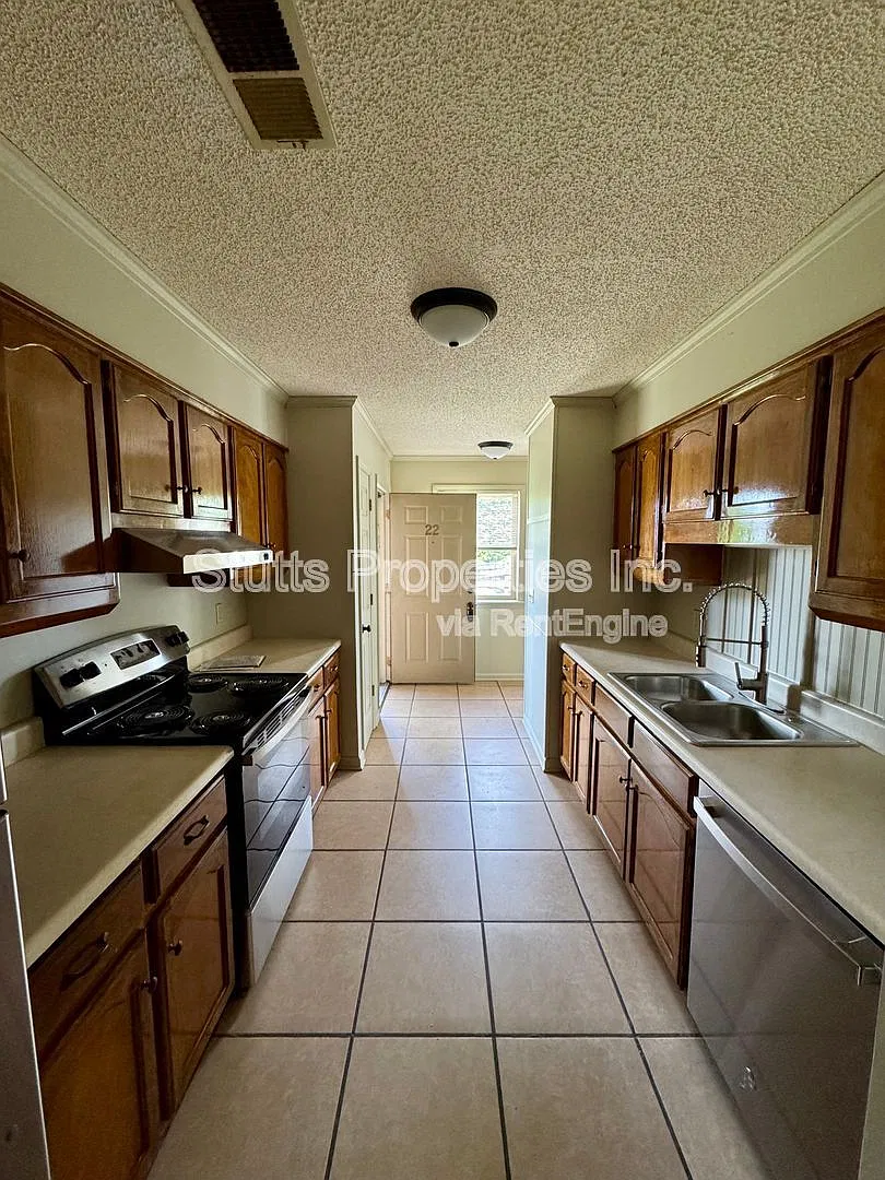 2 bed, 2.0 bath, 950 sqft, $895 — Photo 2