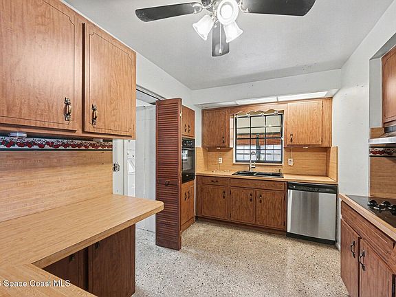 4th image of 2655 Lorna Dr