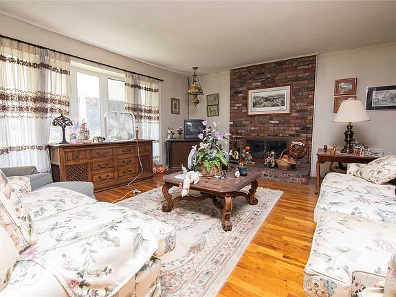 5th image of 18 Meadowfield Ln