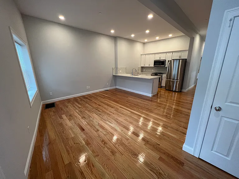 126 Cross St #2L — Photo 3