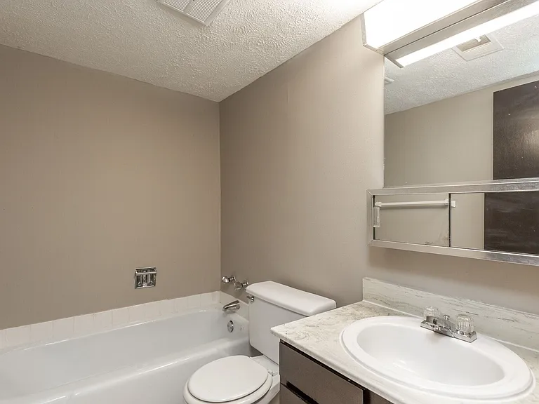 New Towne West Apartments — Photo 18