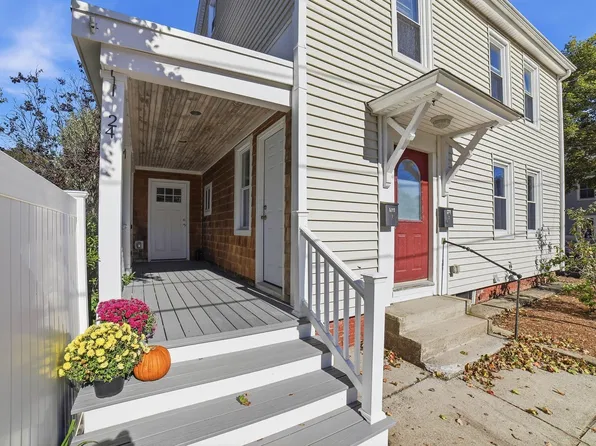 24 Collins St, Amesbury, MA 01913