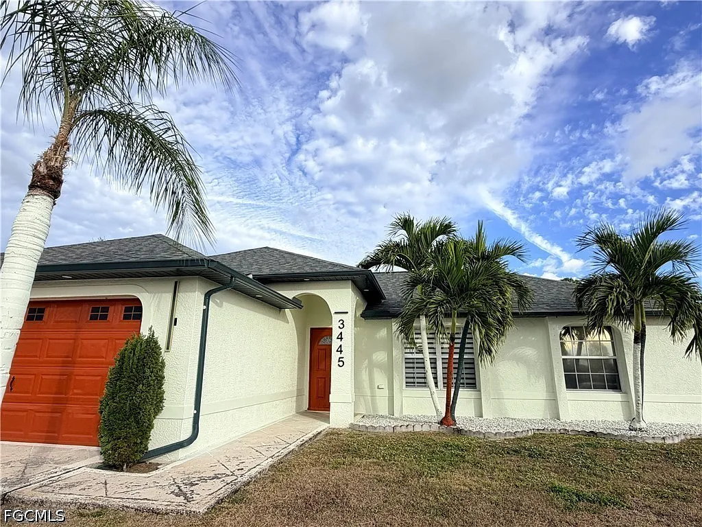 3 bed, 2.0 bath, 1305 sqft, $2,000 — Photo 2
