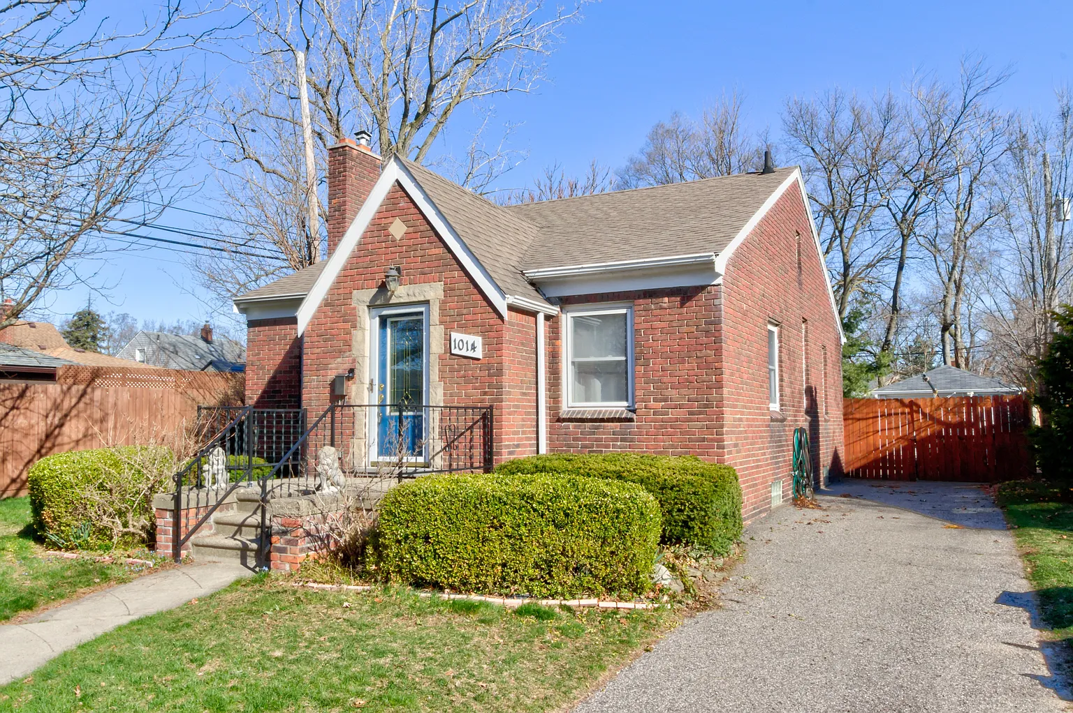 1014 W Marshall St photo 1