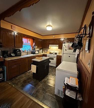 4th image of 29 Hillside Ave