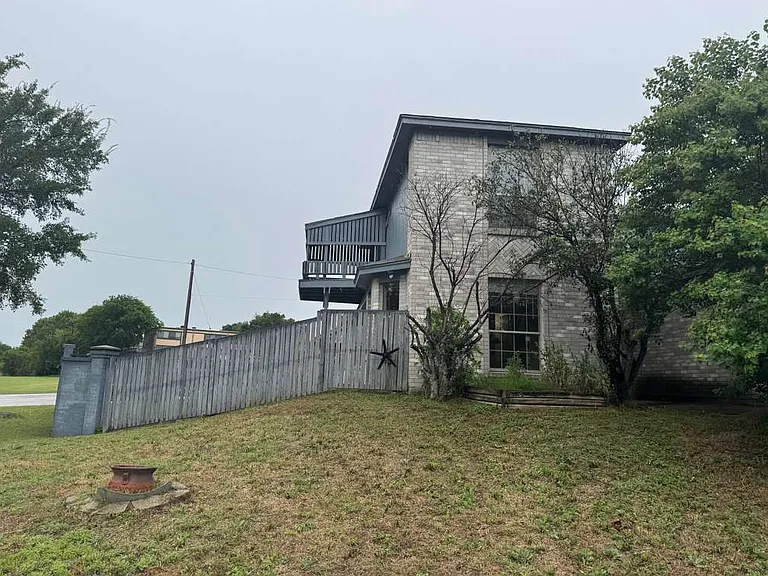 801 McCully St — Photo 15