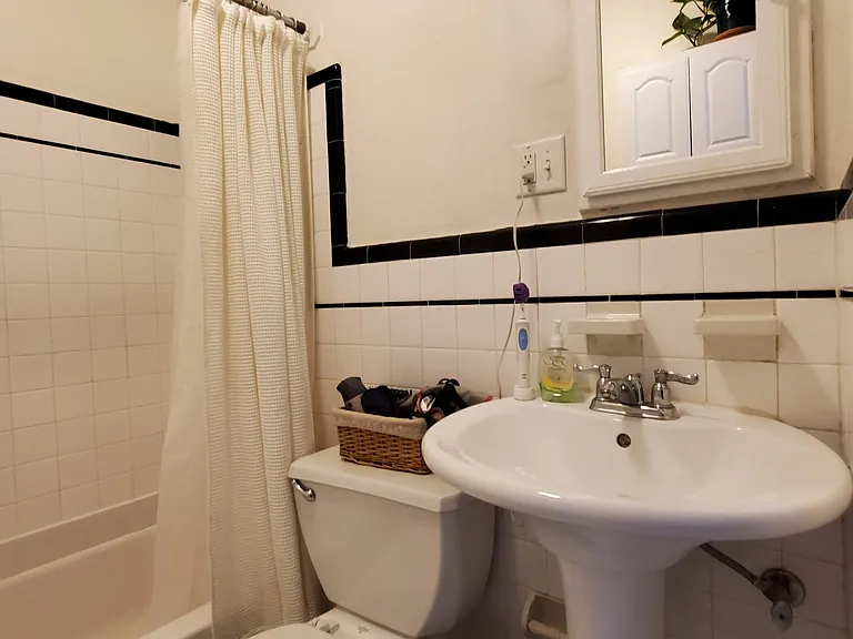 1904 Pine St #2R — Photo 14