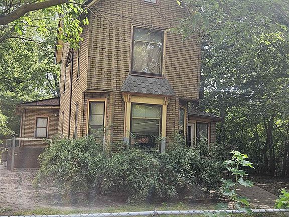 2nd image of 317 Catherine St