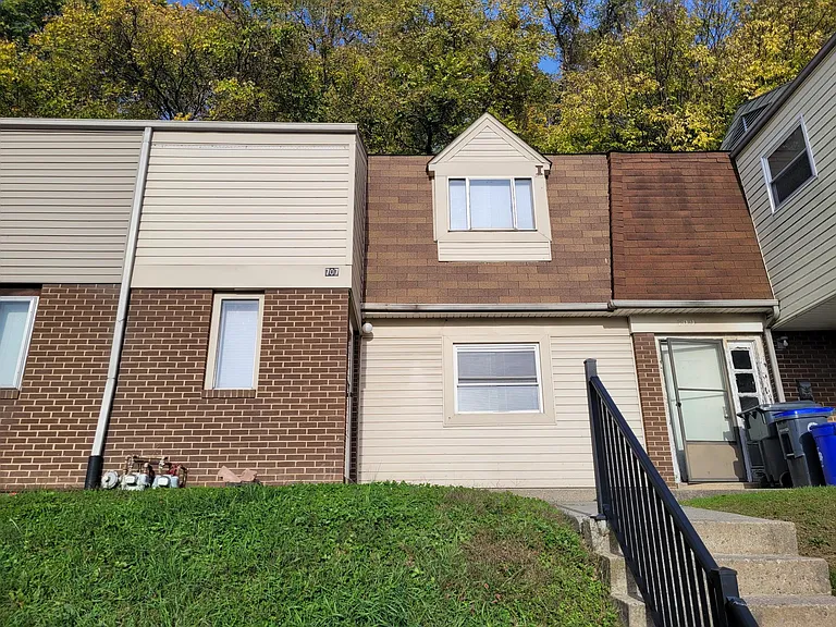 707 Saint Marys Dr — Photo 1