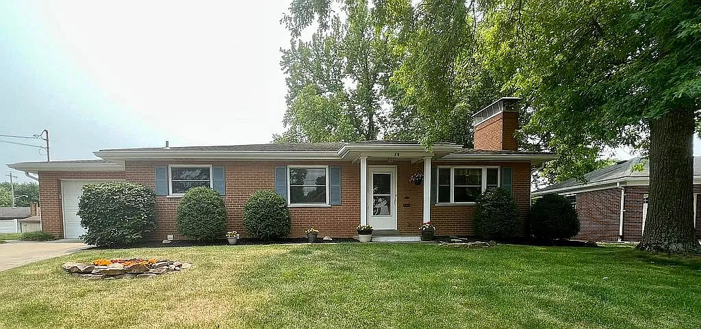 26 Marian Dr photo 1