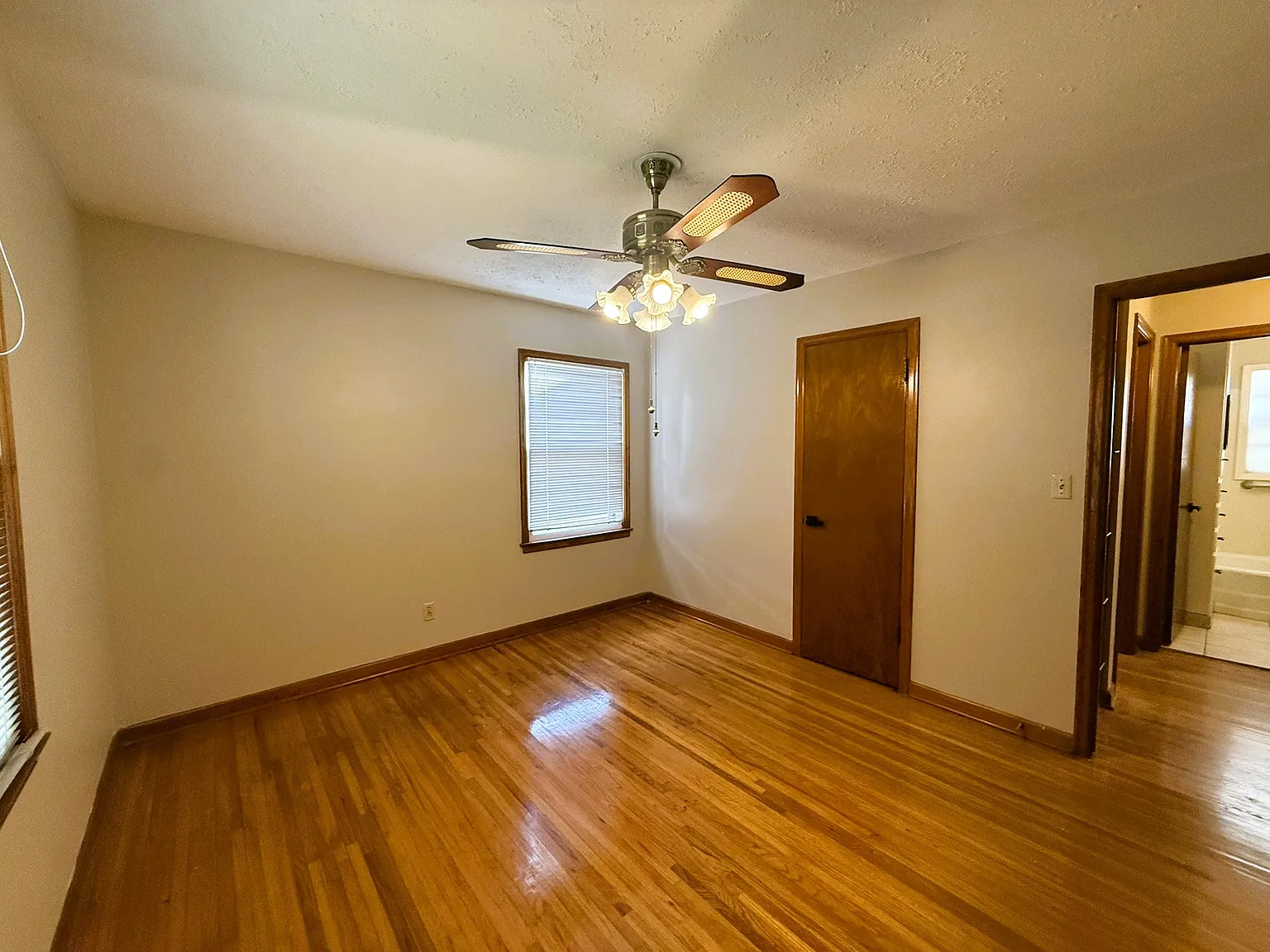 2 bed, 830 sqft, $975 — Photo 3