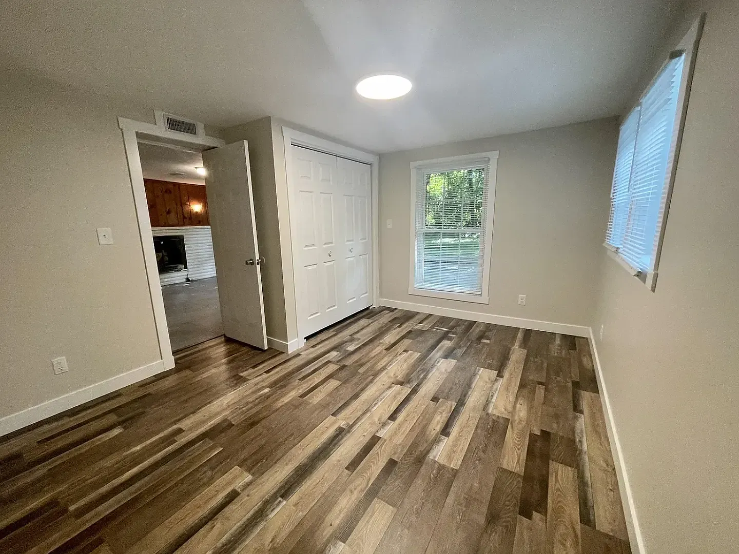 817 S Henderson — Photo 2