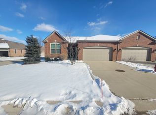 40586 Turnberry Dr, Sterling Heights, MI 48310