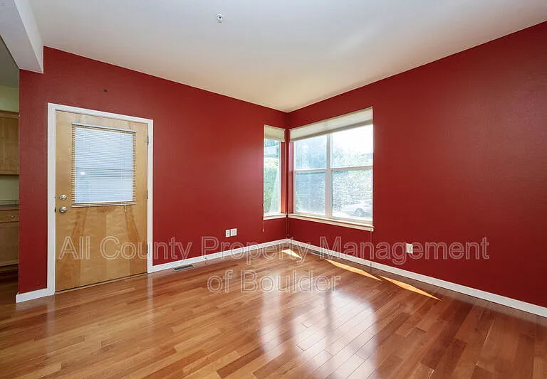 1345 Yellow Pine Ave — Photo 9
