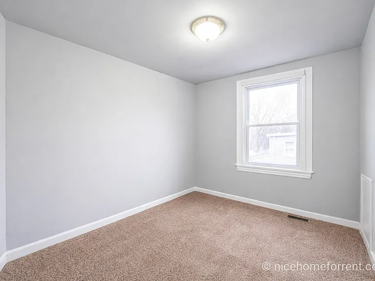 211 Front St #2 — Photo 7