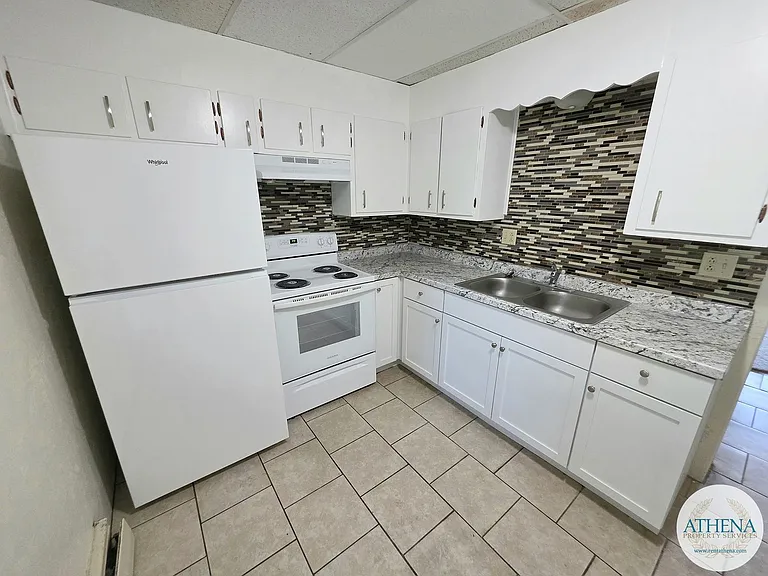 701 Watkins Dr — Photo 6