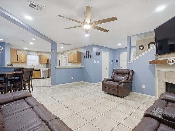 3rd image of 1112 Willersley Ln
