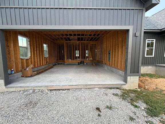 5th image of 333 Laredo Dr