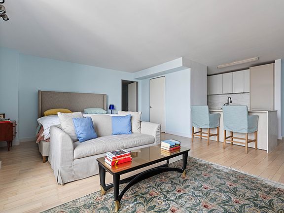 5th image of 322 W 57th St APT 37V
