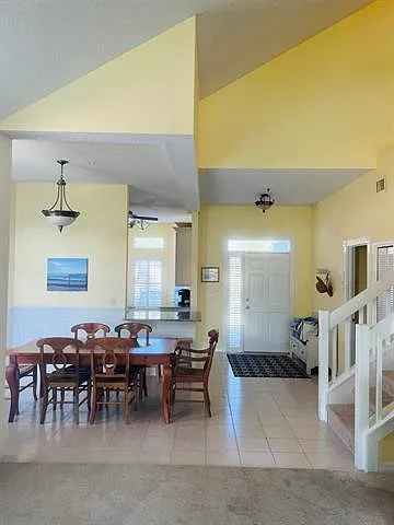 265 Kingston Dr — Photo 2