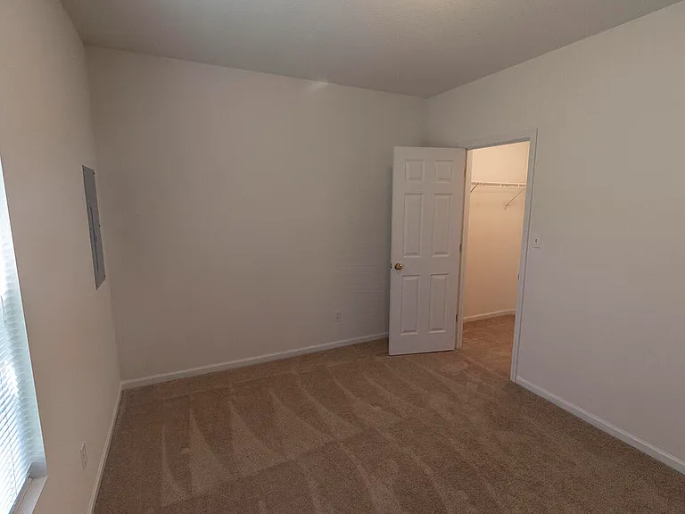 3402 E Saint Charles Rd — Photo 29