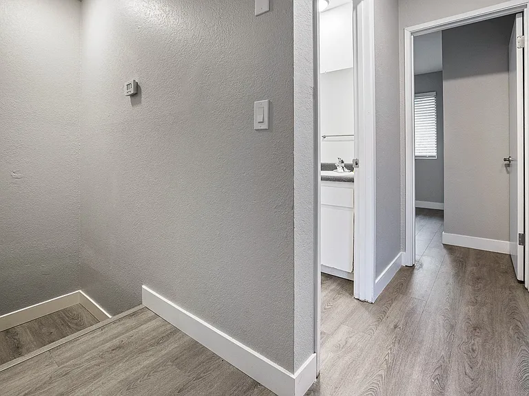 Oak Park Townhomes — Photo 16